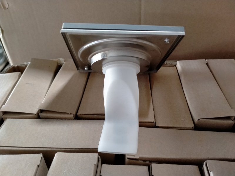 防撞地漏背面圖.jpg 防撞地漏背面圖.jpg